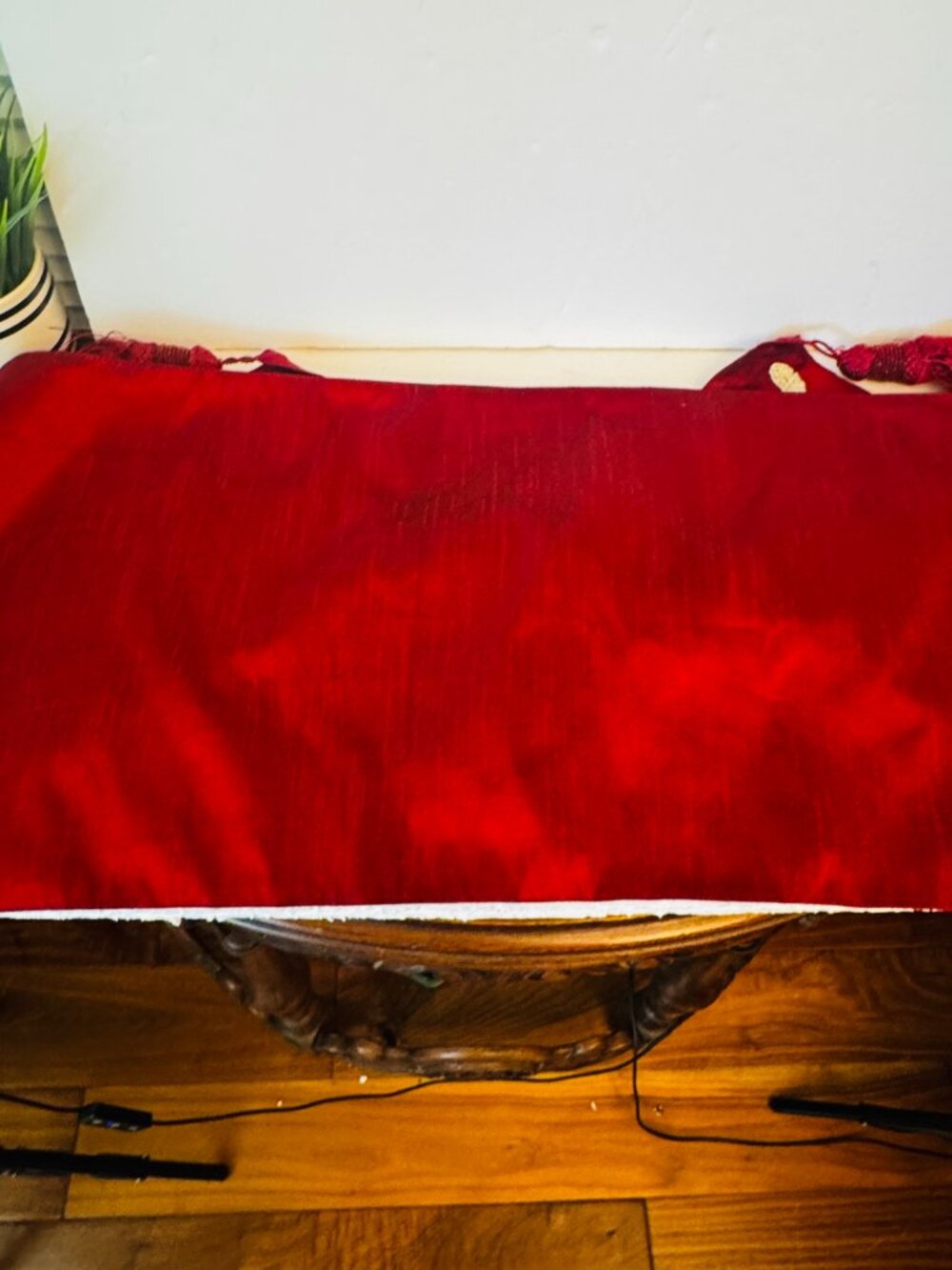 Saro Lifestyle Irena Collection Elegant Red Off-White Table Runner Beaded Embroi - Picture 14 of 16